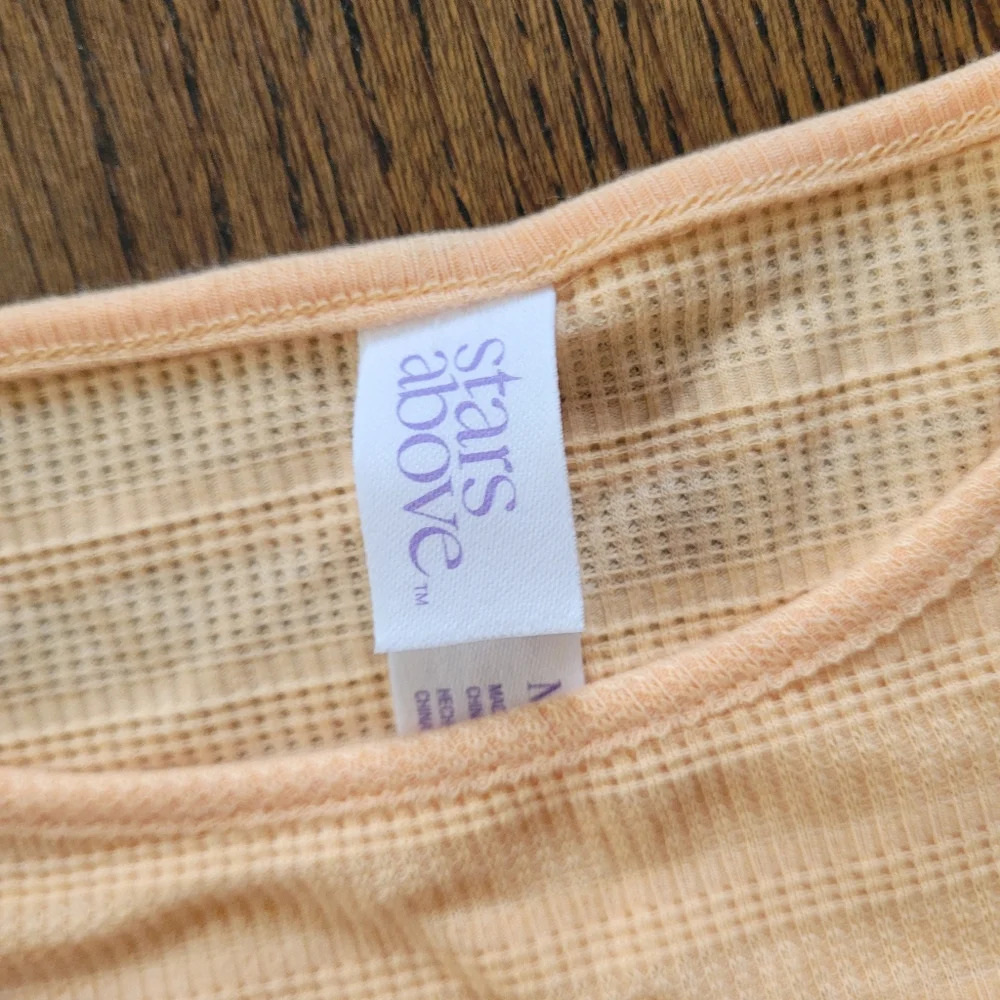 Stars Above Orange Ruffled Hem Cozy T-shirt Size Women's Medium NEW with Tag - Picture 8 of 10